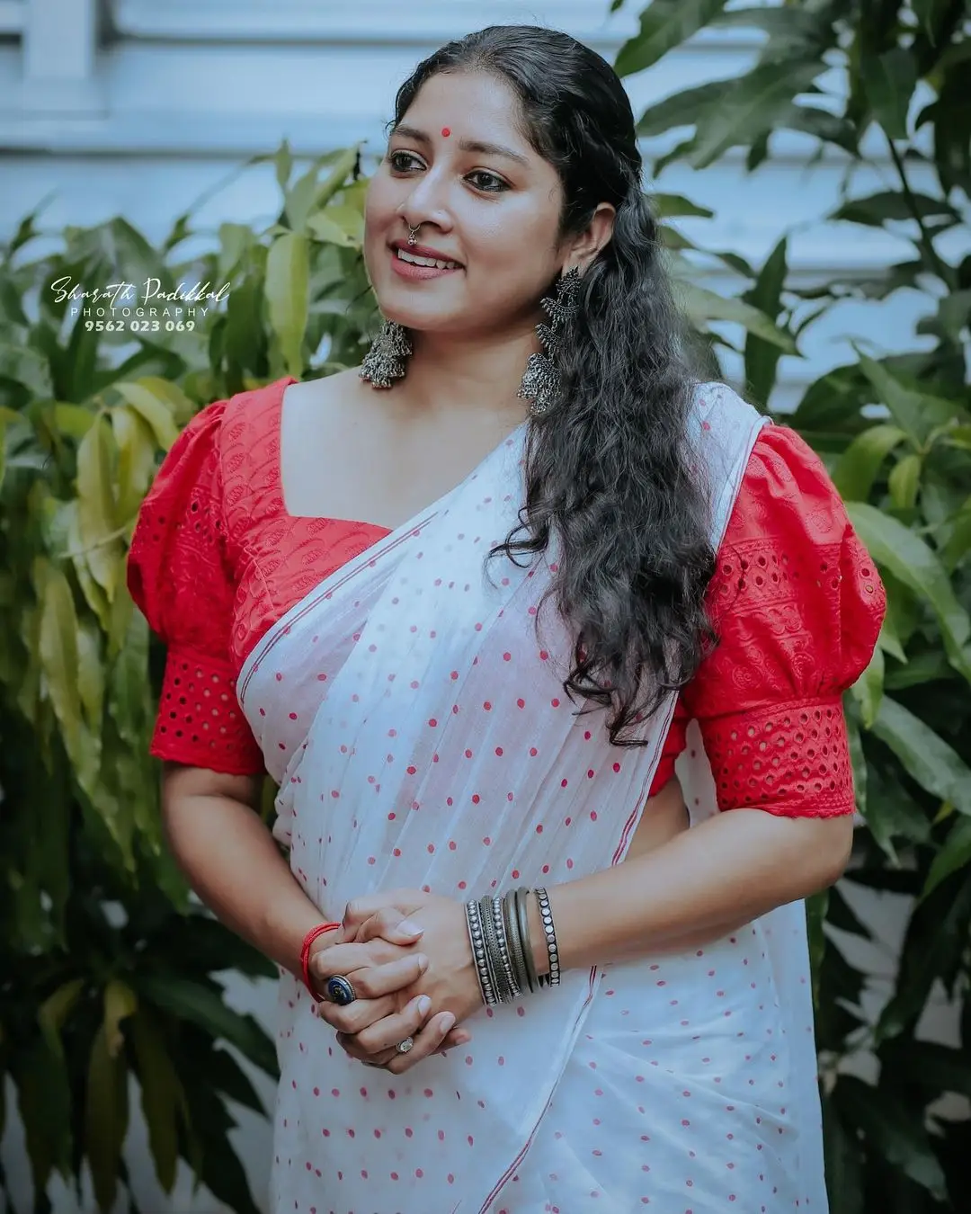 Anumol in White Saree Red Blouse